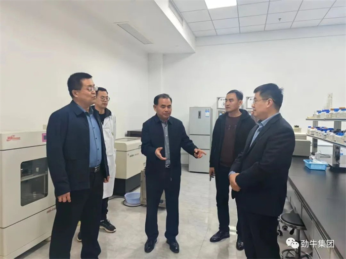 莘縣是全國(guó)蔬菜第一縣，同時(shí)也是養(yǎng)殖大縣，畜禽糞污一直是痛點(diǎn)，如何實(shí)現(xiàn)變廢為寶，市場(chǎng)化經(jīng)營(yíng)，希望能與勁牛集團(tuán)展開合作。